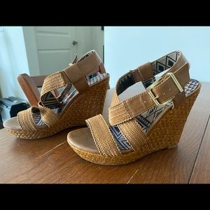 Summer wedge